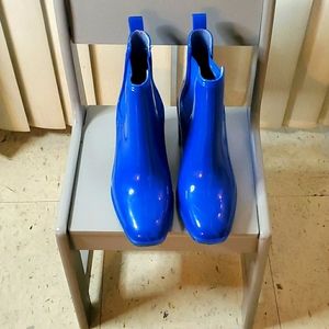 Heel rain boots